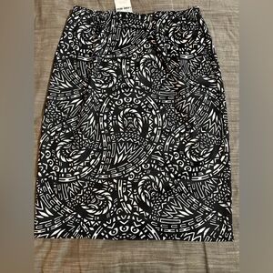Ladies Midi skirt. Brand: Nuggles. Black and white. XL. NWT